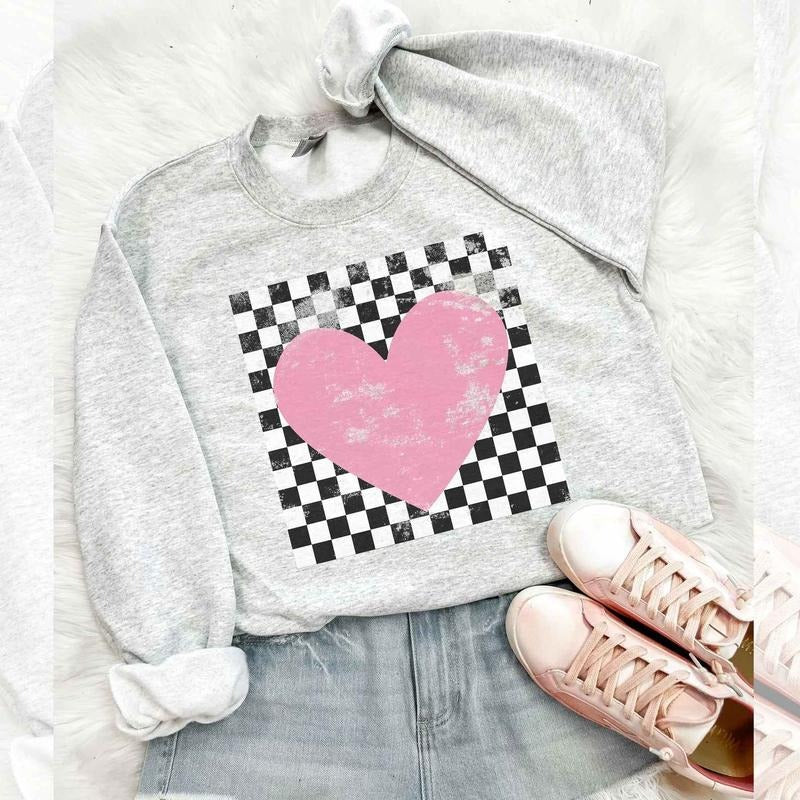 Retro Checkered Heart Graphic Perfect Gift T-Shirt / Sweatshirt / Hoodie